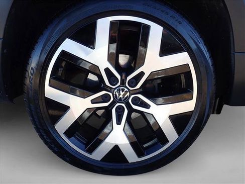 Used 2023 Volkswagen Taos SEL image 7