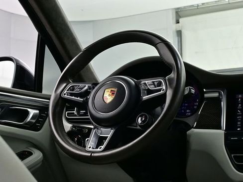 Certified 2021 Porsche Macan Turbo AWD/4WD image 20