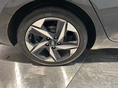 Used 2023 Hyundai Elantra Limited w/ Cargo Package image 17