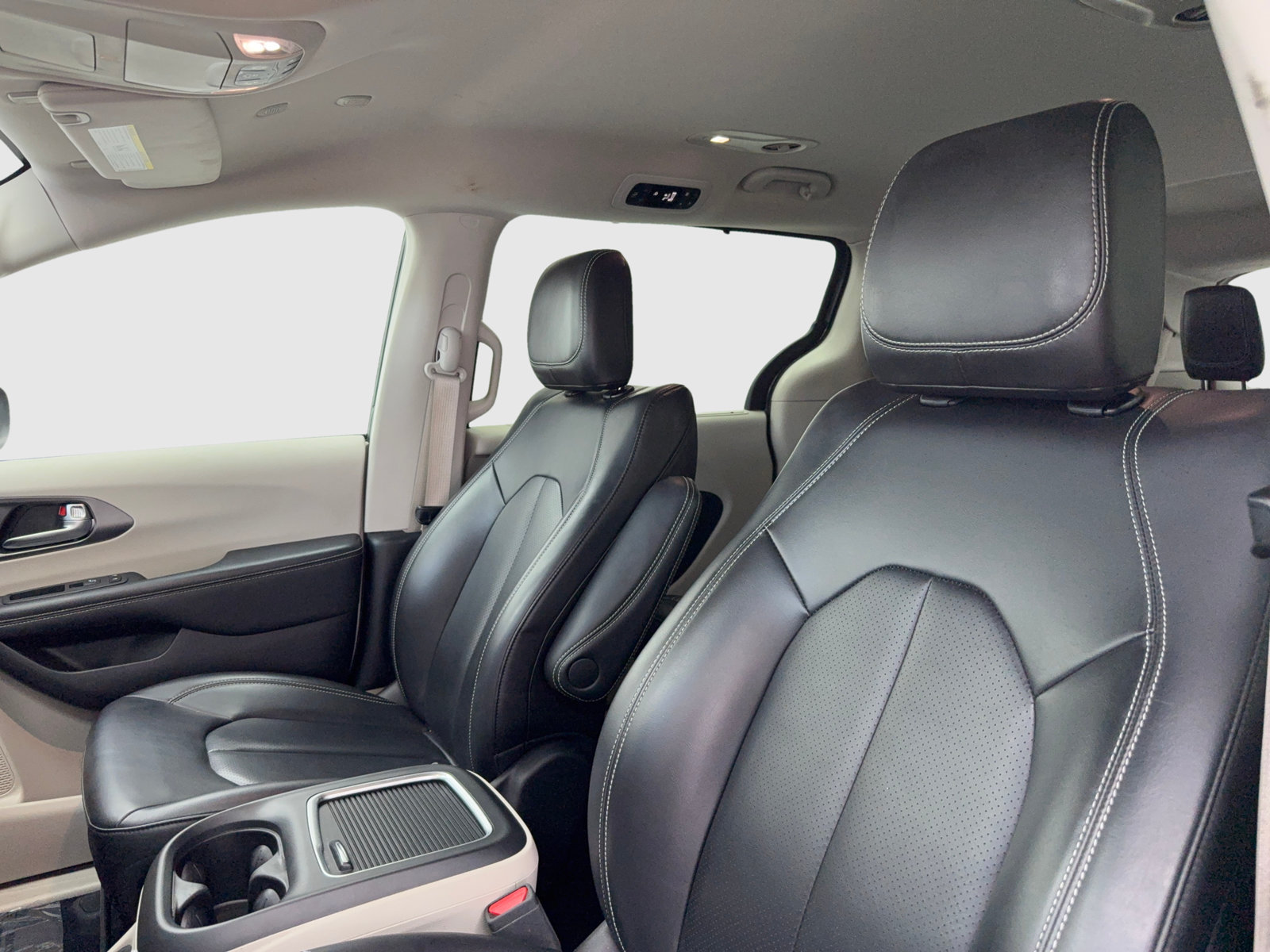 Used 2023 Chrysler Pacifica Touring-L FWD image 15