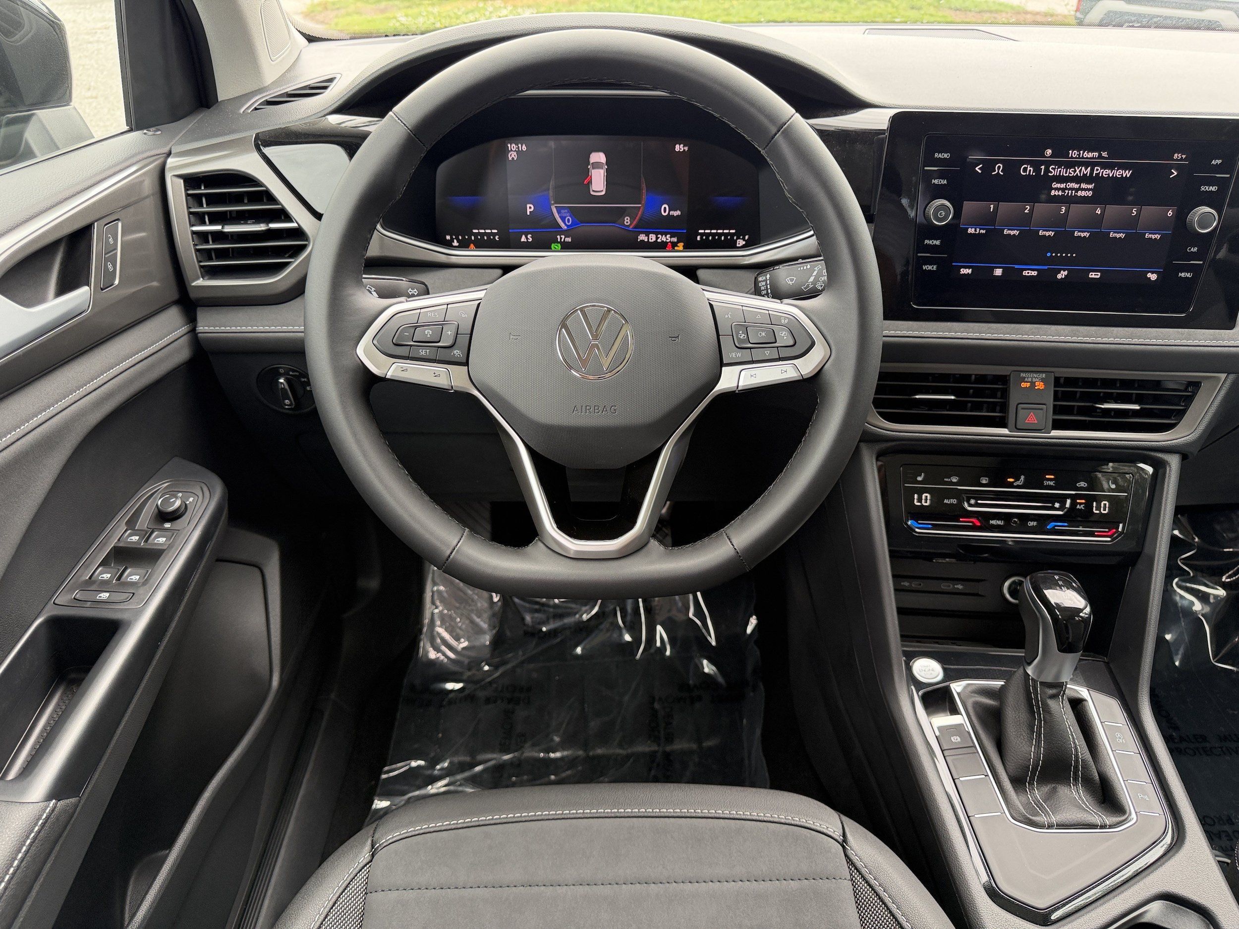 New 2026 Volkswagen Taos SE FWD image 14