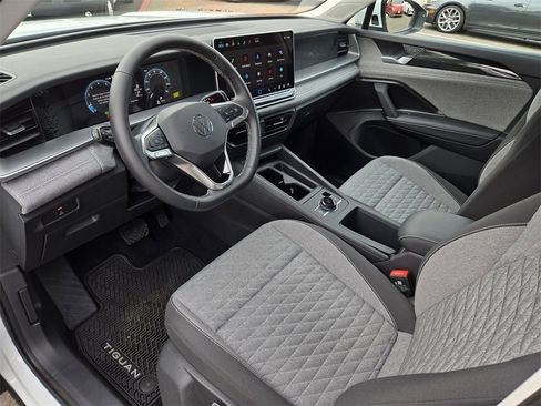 Used 2025 Volkswagen Tiguan S image 9