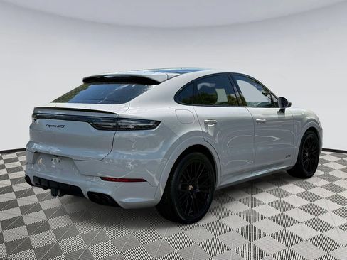 Used 2021 Porsche Cayenne GTS AWD/4WD image 2