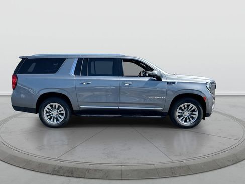 Used 2022 GMC Yukon XL SLT w/ SLT Luxury Package AWD/4WD image 9