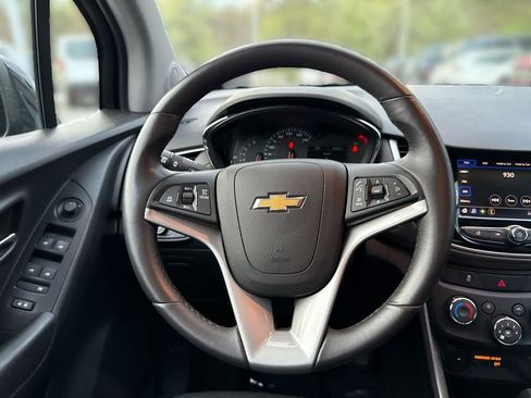 Used 2022 Chevrolet Trax LT w/ Driver Confidence Package AWD/4WD image 11