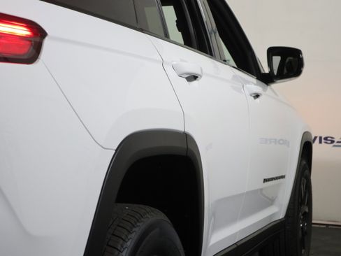 New 2026 Jeep Grand Cherokee Altitude AWD/4WD image 5