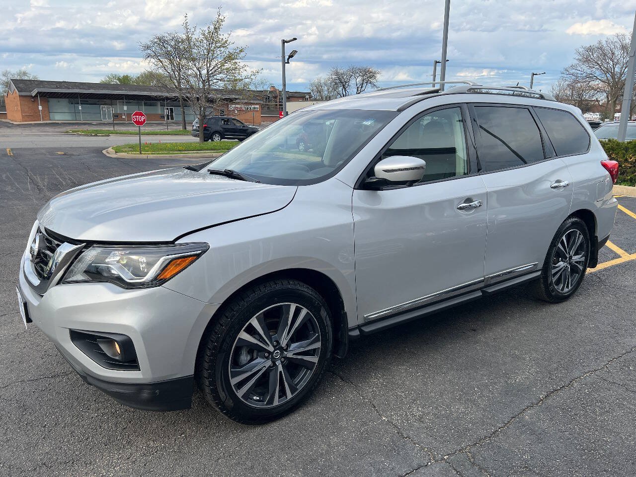 Used 2018 Nissan Pathfinder Platinum AWD/4WD image 6