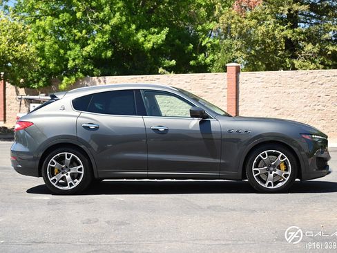 Used 2017 Maserati Levante S image 8