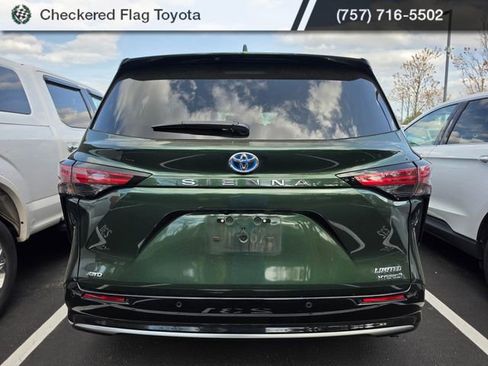 Used 2023 Toyota Sienna Limited image 5