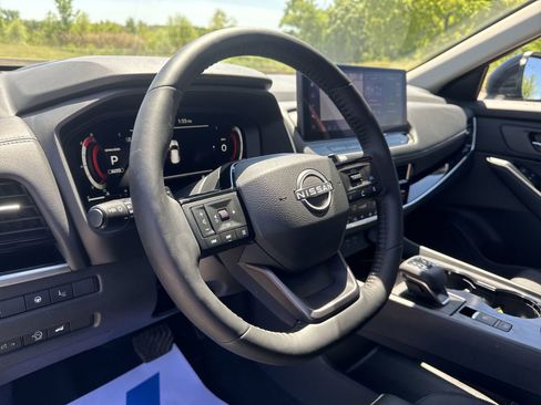 Certified 2025 Nissan Rogue SL w/ SL Premium Package AWD/4WD image 24