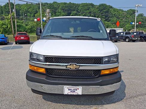 Used 2025 Chevrolet Express 2500 w/ Driver Convenience Package RWD image 26