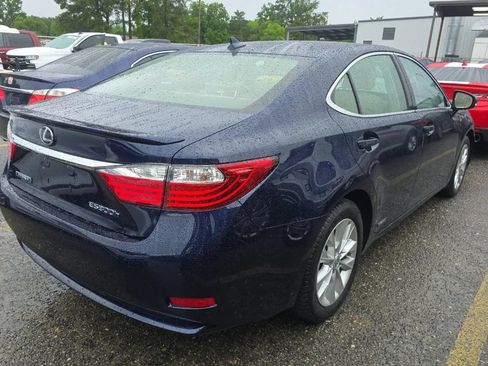 Used 2013 Lexus ES 300h w/ Luxury Pkg FWD image 3
