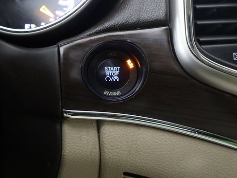 Used 2015 Jeep Grand Cherokee Overland AWD/4WD image 38