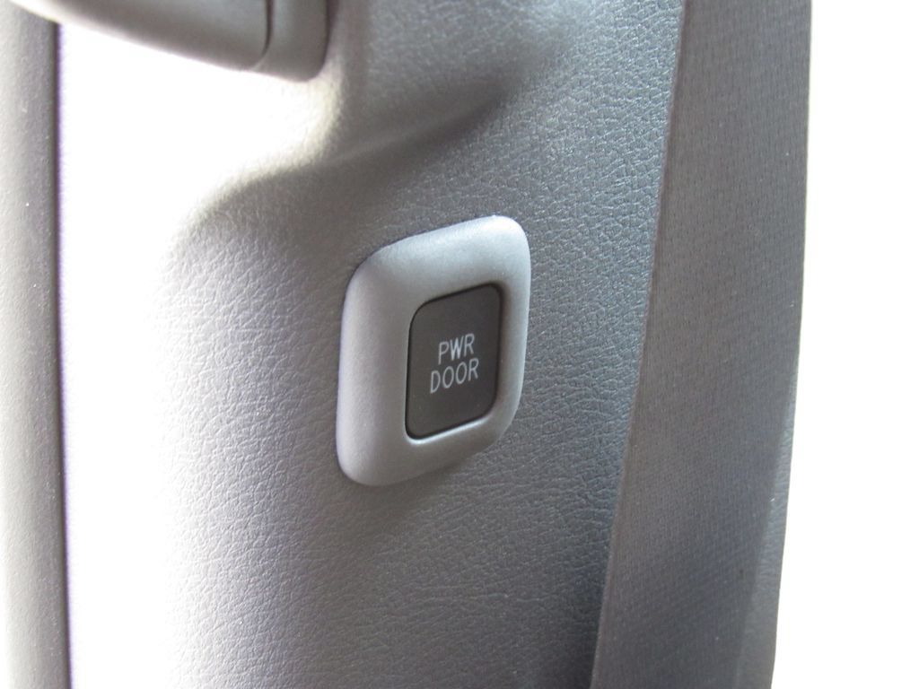 Certified 2023 Toyota Sienna XLE FWD image 34