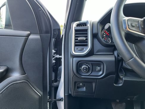 Used 2024 RAM 1500 Big Horn image 12