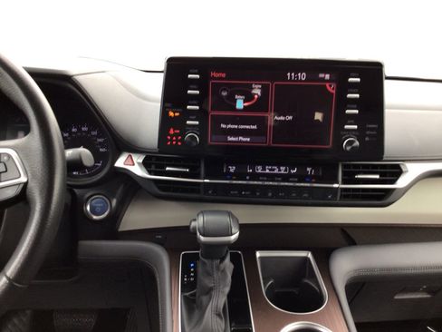 Used 2024 Toyota Sienna XLE image 14