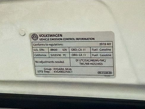 Used 2019 Volkswagen Tiguan SEL FWD image 17