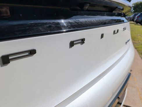 Used 2025 Toyota Prius Plug-In Hybrid FWD image 38
