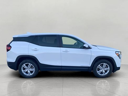 Used 2024 GMC Terrain SLE image 4