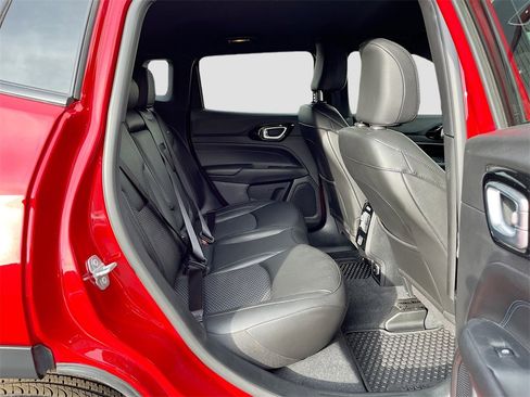 Used 2025 Jeep Compass Latitude w/ Altitude Special Edition image 27