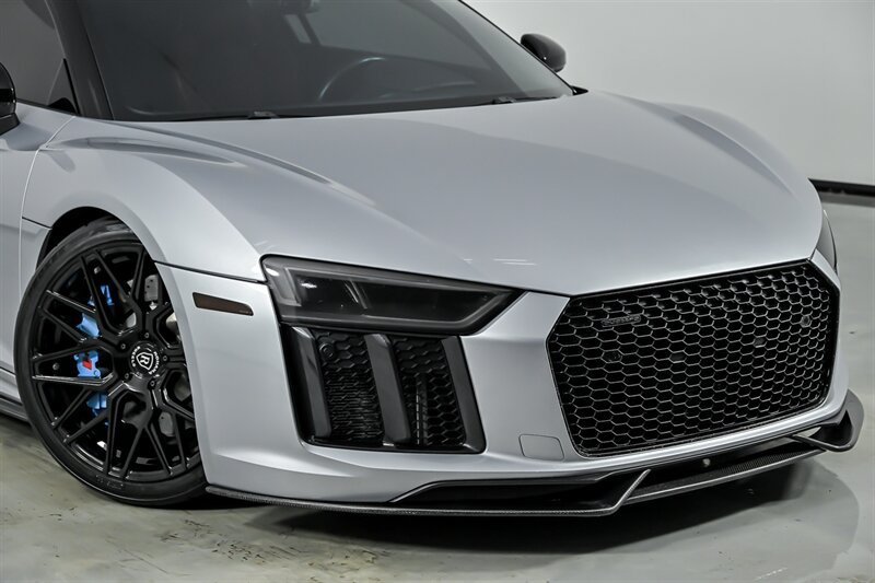 Used 2017 Audi R8 V10 w/ Carbon Exterior Package AWD/4WD image 3