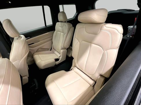 Used 2024 Jeep Grand Cherokee L Limited AWD/4WD image 19