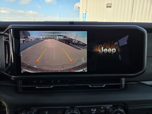 Used 2026 Jeep Wrangler Unlimited Rubicon image 8