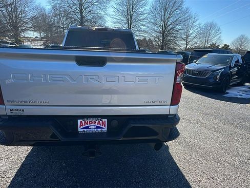 Used 2022 Chevrolet Silverado 2500 Custom w/ Custom Value Package image 6