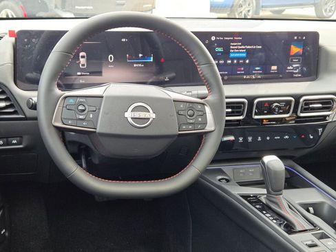New 2026 Nissan Sentra SR w/ SR Premium Package FWD image 14