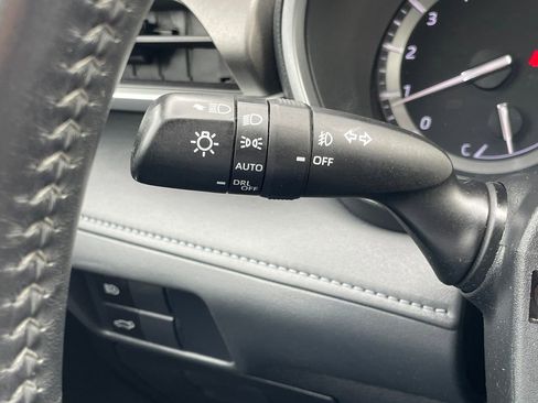 Used 2020 Toyota Highlander XLE image 18