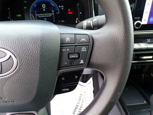 Used 2025 Toyota Camry LE FWD image 31
