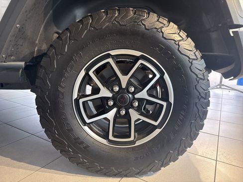 Used 2024 Jeep Wrangler Rubicon image 11
