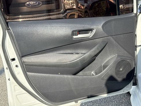 Used 2021 Toyota Corolla LE FWD image 21