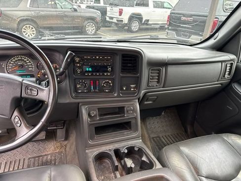 Used 2005 GMC Sierra 2500 SLT w/ Snow Plow Prep Package AWD/4WD image 14