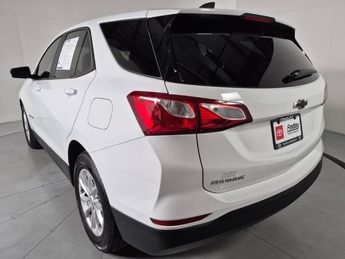Used 2020 Chevrolet Equinox LS w/ LS Convenience Package FWD image 3