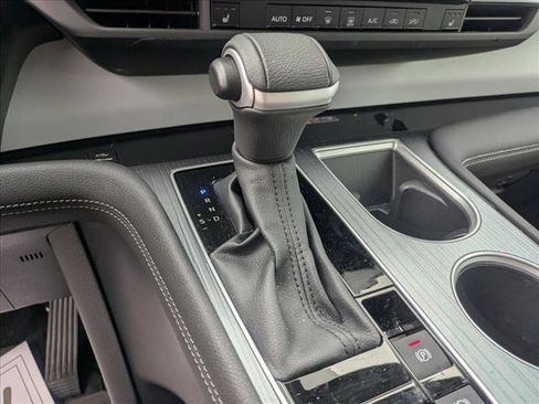 Used 2025 Toyota Sienna XLE image 11