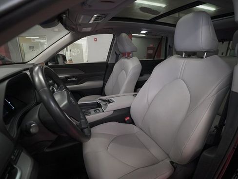 Certified 2024 Toyota Grand Highlander XLE image 11