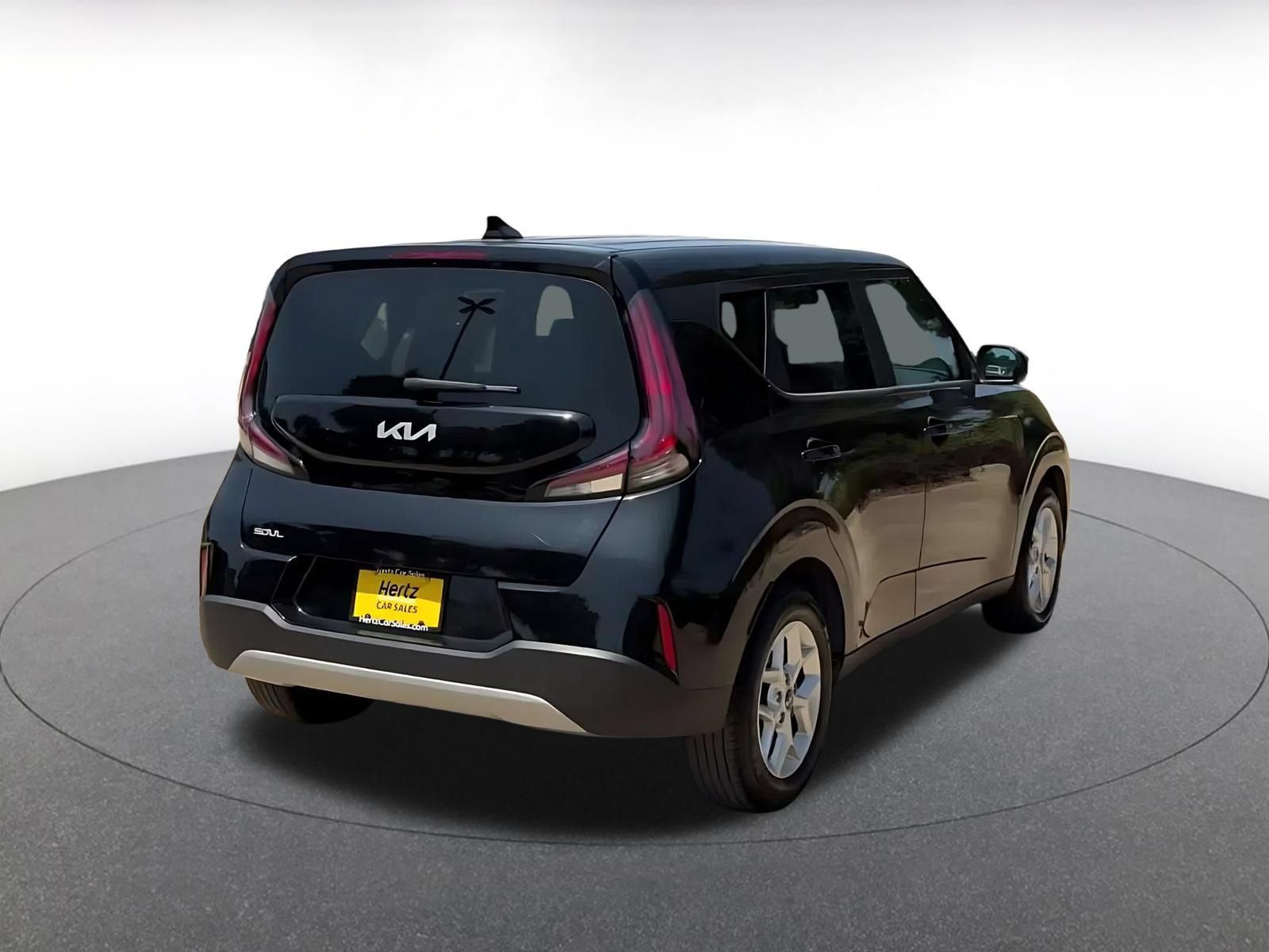Used 2025 Kia Soul LX w/ LX Technology Package FWD image 13
