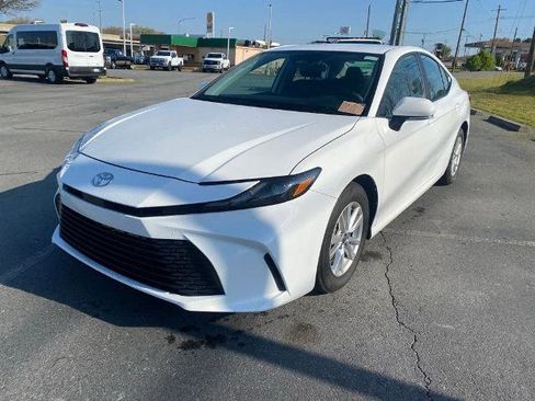 Used 2025 Toyota Camry LE image 3