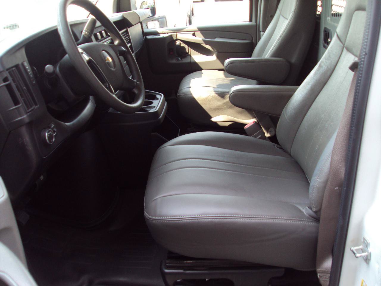 Used 2011 Chevrolet Express 3500 Extended w/ Power Package RWD image 16