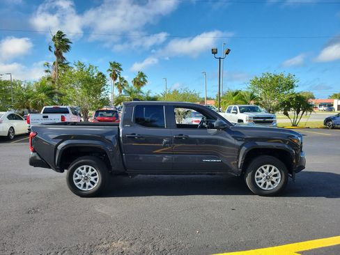 Used 2024 Toyota Tacoma SR5 AWD/4WD image 5