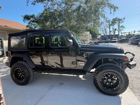 Used 2018 Jeep Wrangler Unlimited Sport AWD/4WD image 3