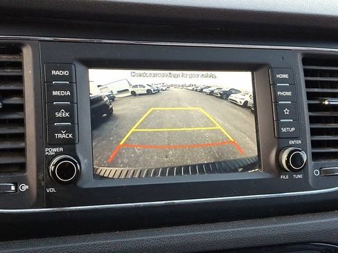 Used 2019 Kia Sedona L image 23