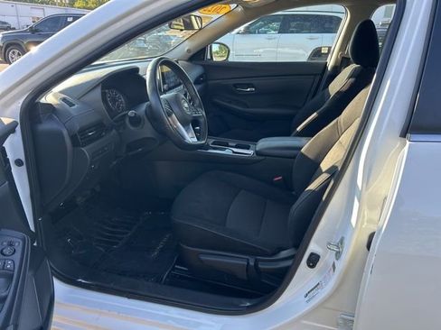 Used 2022 Nissan Sentra SV FWD image 9