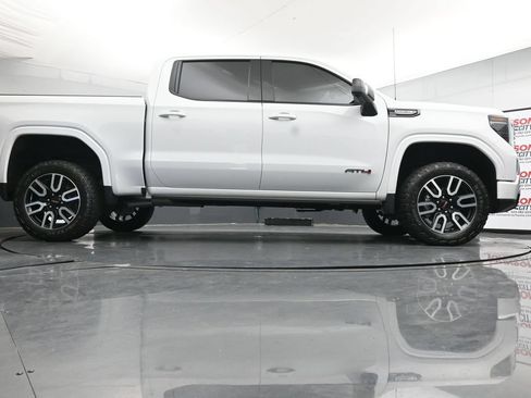 Used 2024 GMC Sierra 1500 AT4 w/ Technology Package AWD/4WD image 39