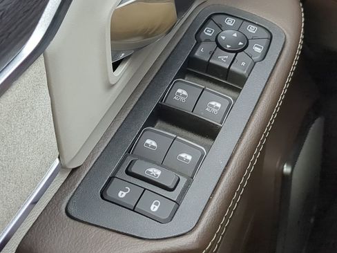 Used 2025 RAM 3500 Laramie image 22