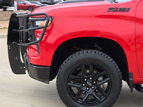 Used 2025 Chevrolet Silverado 1500 Custom Trail Boss w/ LPO, Dark Essentials Package AWD/4WD image 5