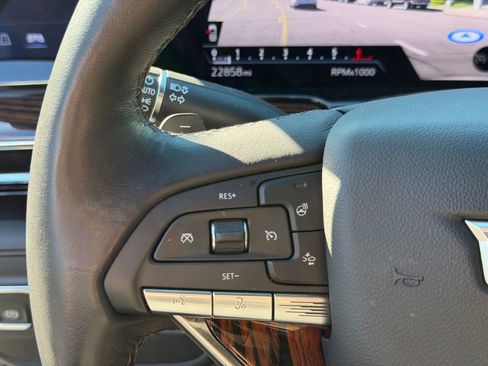 Used 2024 Cadillac Escalade ESV Luxury image 25