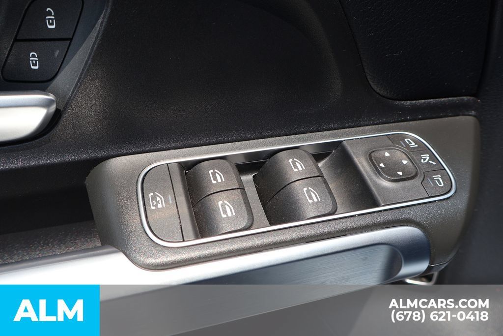 Used 2024 Mercedes-Benz GLB 250 image 12