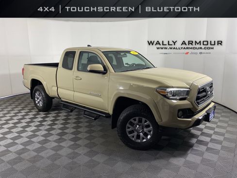 Used 2017 Toyota Tacoma SR5 w/ SR5 Appearance Package (SM) image 1